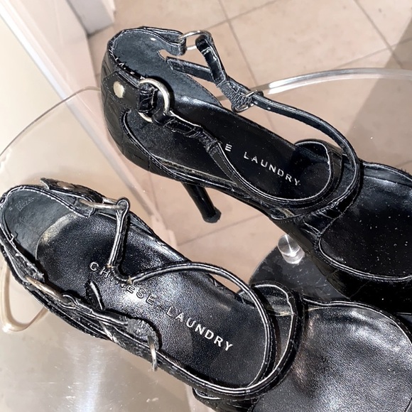 Chinese Laundry high heels  in black w/ alligator pattern in leather. 🖤 - Picture 7 of 12